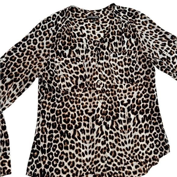 Express Women’s V-neck Animal Print Button Down Pull Up sleeve Top Size S/P - Picture 11 of 17